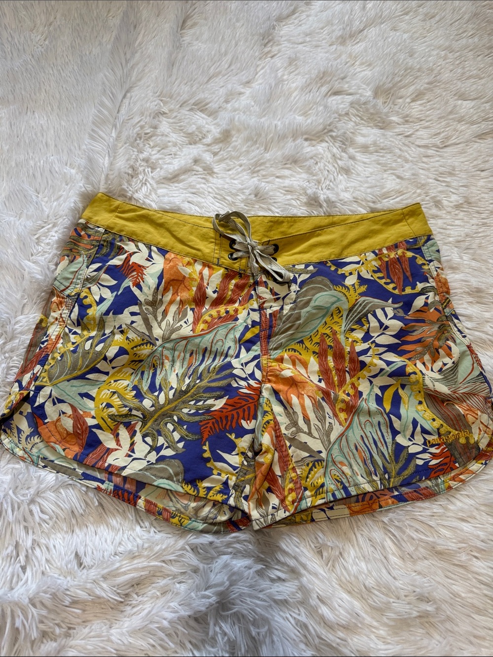 Patagonia Wavefarer Shorts Size 4 Jurassic Ferns Print